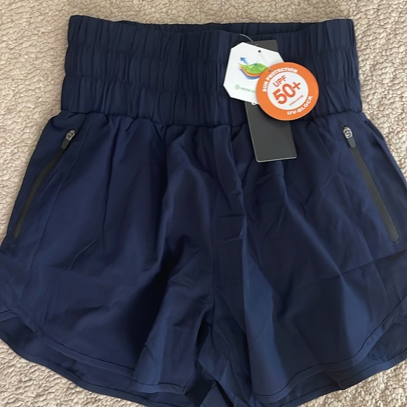 Shorts - Picture 3 of 4